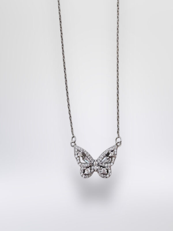 26B3A453-39C6-41FD-B5D1-D40432D9BE60 Cadena Butterfly Glow