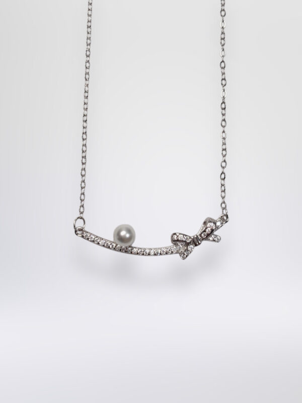 30A258E4-2D2C-4A41-AB1C-9A8E78F00186 Collar "Pearl & Bow Serenade"
