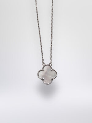 92B253E5-5D40-4722-9AE3-EF040FF3ECCE cadena trebol blanco