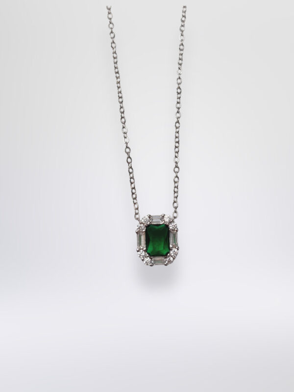 BBC1DE60-3F55-41DC-A29A-C000E4985C3E Cadena Emerald Royal