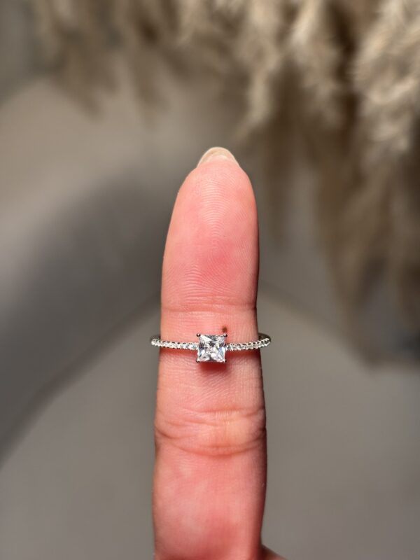 Anillo Esencia Cuadrada