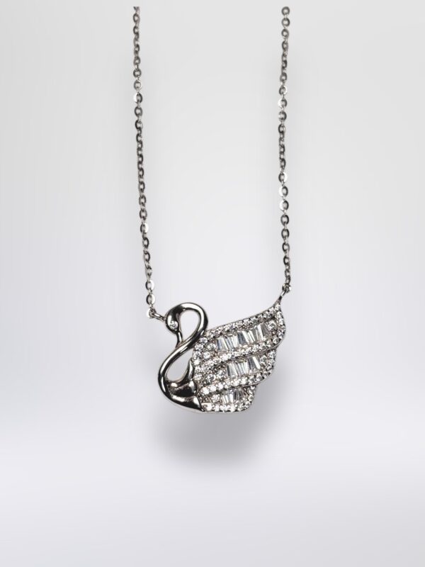 35b4bcef-be0c-4753-aa73-0472fff4baa5 Collar Cisne de Cristal Majestic