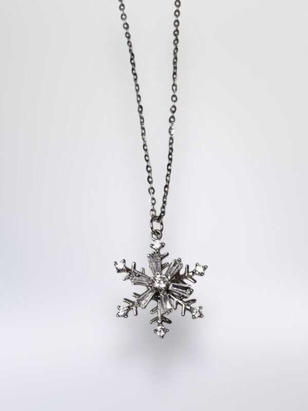 d98aae85-1705-4e44-84d2-d80b5579d512 Collar Copo de Nieve Cristalino