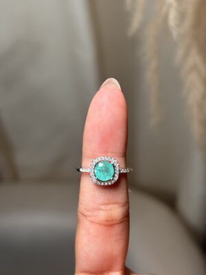 Anillo de turmalina sintética con marco cojín/cuadrado