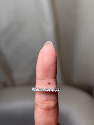 Anillo churumbela fina con circones intercalados rosa y blanco