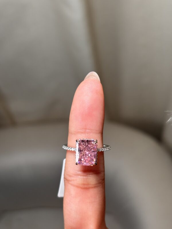 img_1725 Anillo de banda pavé con gema central rectangular rosa
