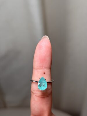 Anillo solitario con gema central corte gota/pera turmalina sintetica
