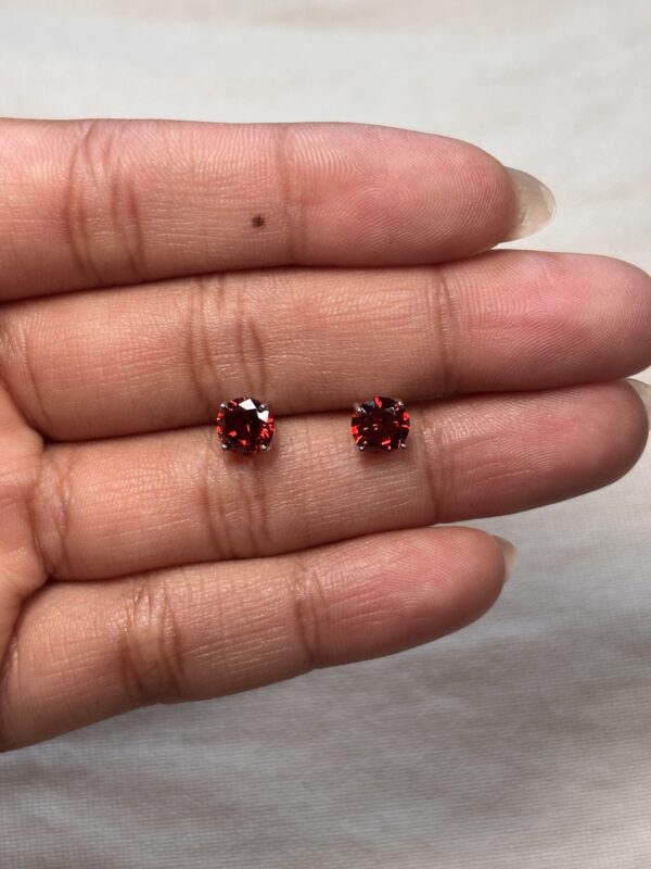 Topos redondos circon rojo