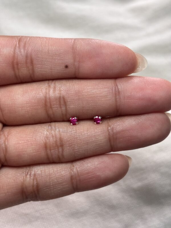 Topos mini circon fucsia con rosca de seguridad